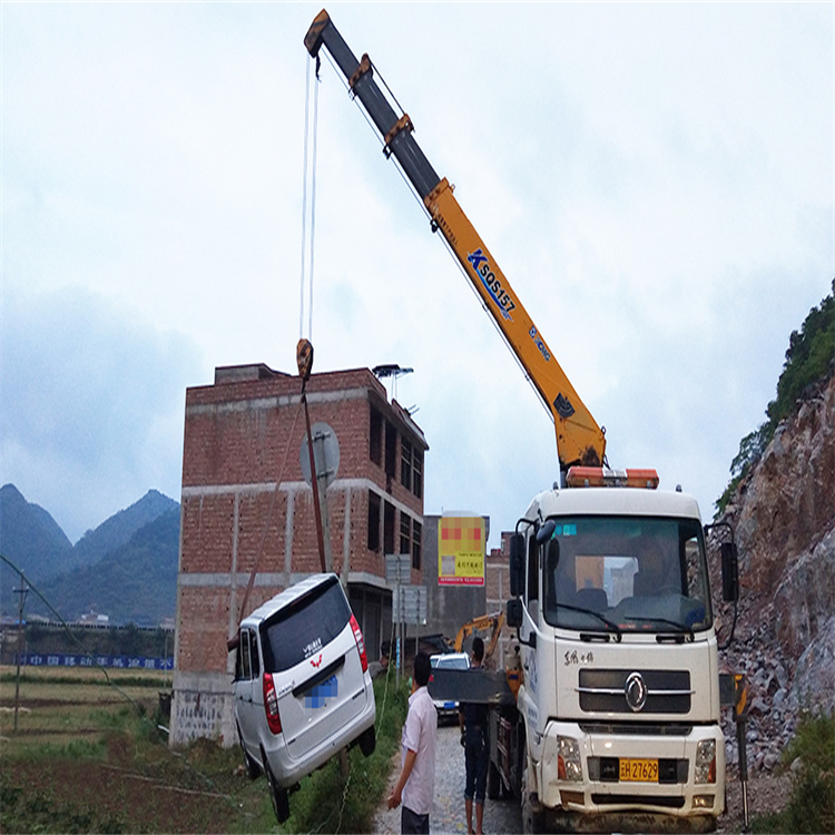 平顶山道路交通事故救援吊装案例